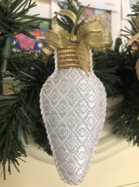 LB17 - Classic Light Bulb White